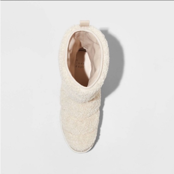 A new day Bertie Winter Boots Taupe 7 NWT - Picture 3 of 8